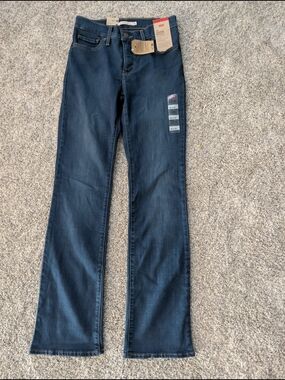 NWT Levi’s 315 Shaping Bootcut Jeans Dark Wash Mid Rise 26 x 32